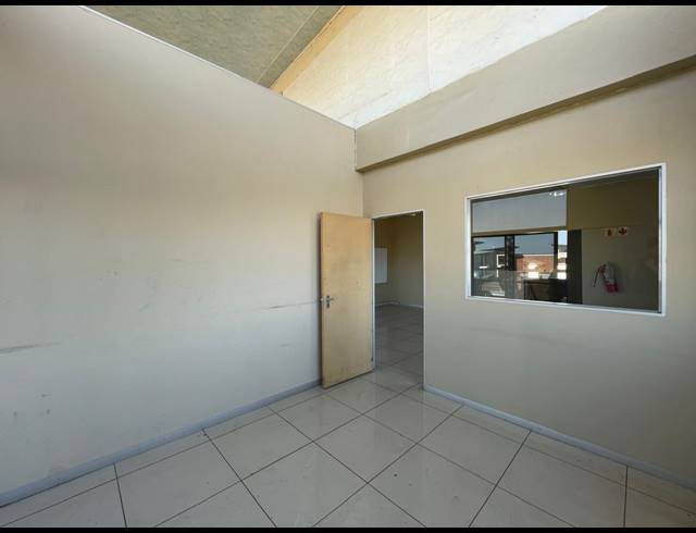667M² WAREHOUSE TO LET IN HALFWAY HOUSE